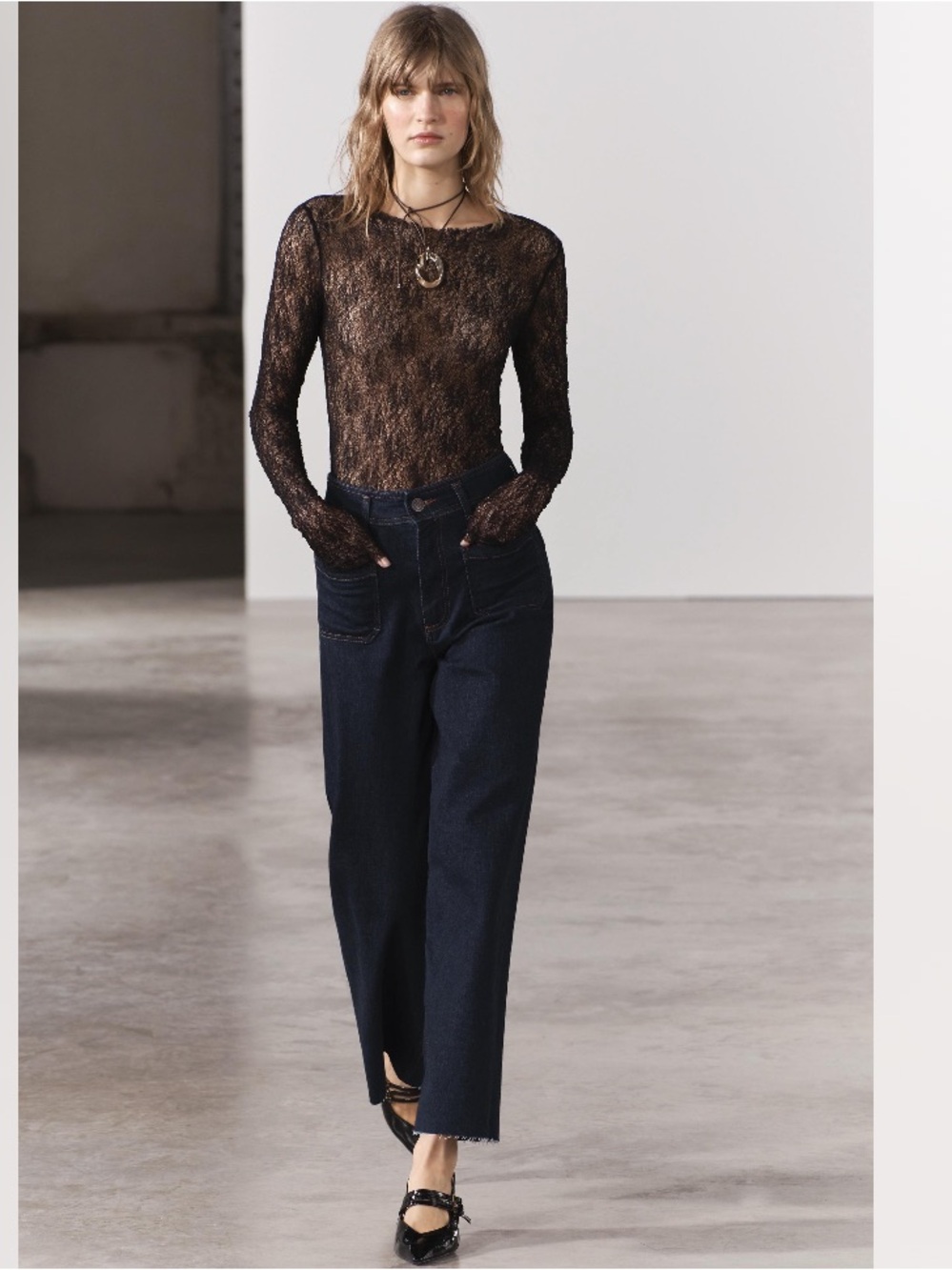 Zara ZW COLLECTION
HIGH WAIST MARINE
STRAIGHT POCKET JEANS
